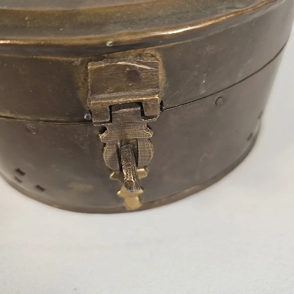 The Unbranded Brand hinge has